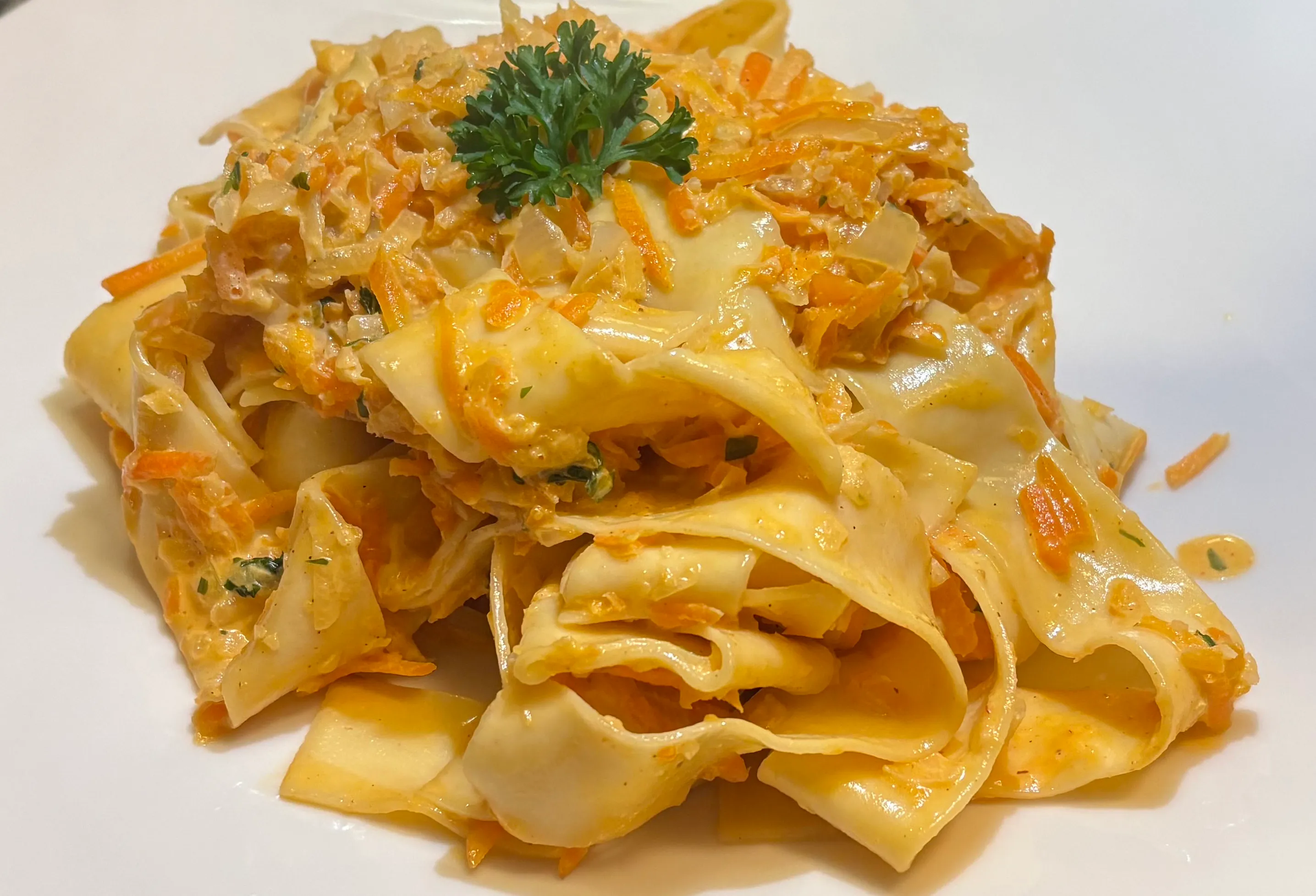 Rüebli-Kohlrabi-Tagliatelle